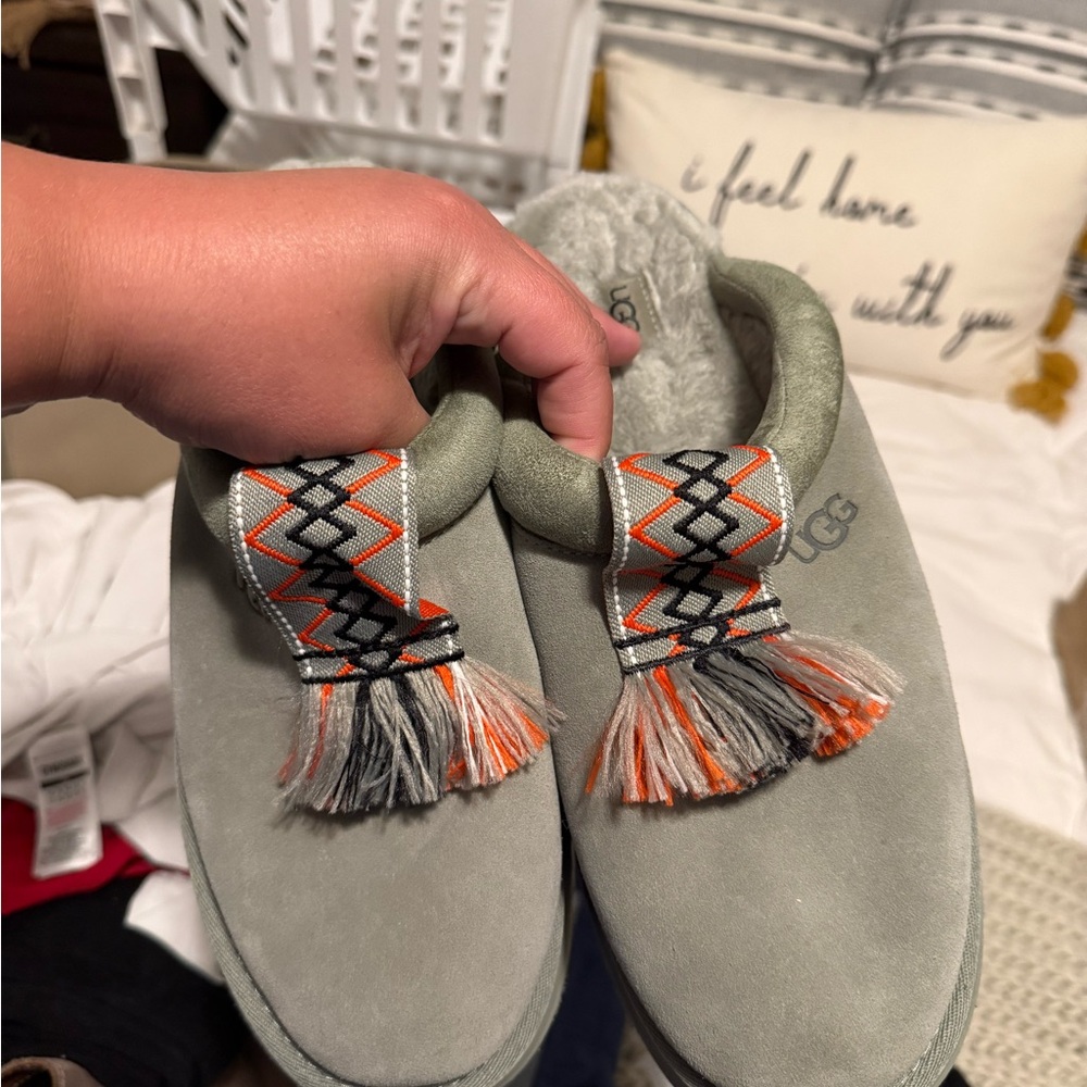 Ugg Light Gray Slippers Tazzle - image 1